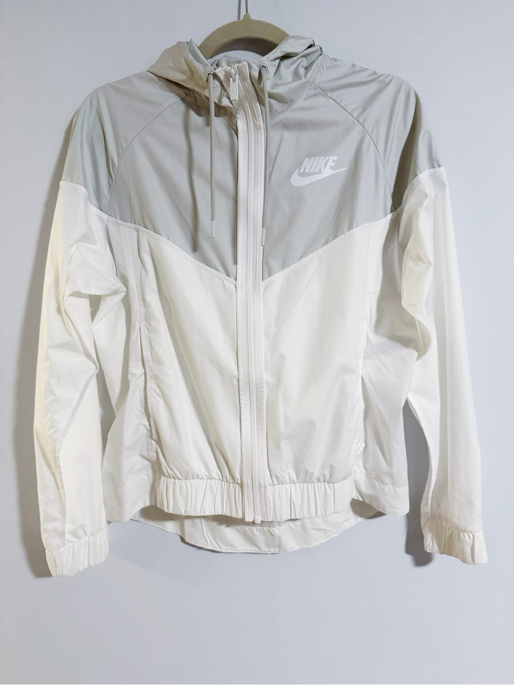 Nike - White and Gray Windrunner